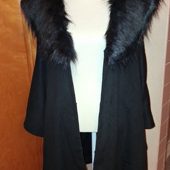 Adrienne Landau Faux Fur Collar Black Poncho/Cape - Size 2x-3x - NWT - Picture 5 of 12
